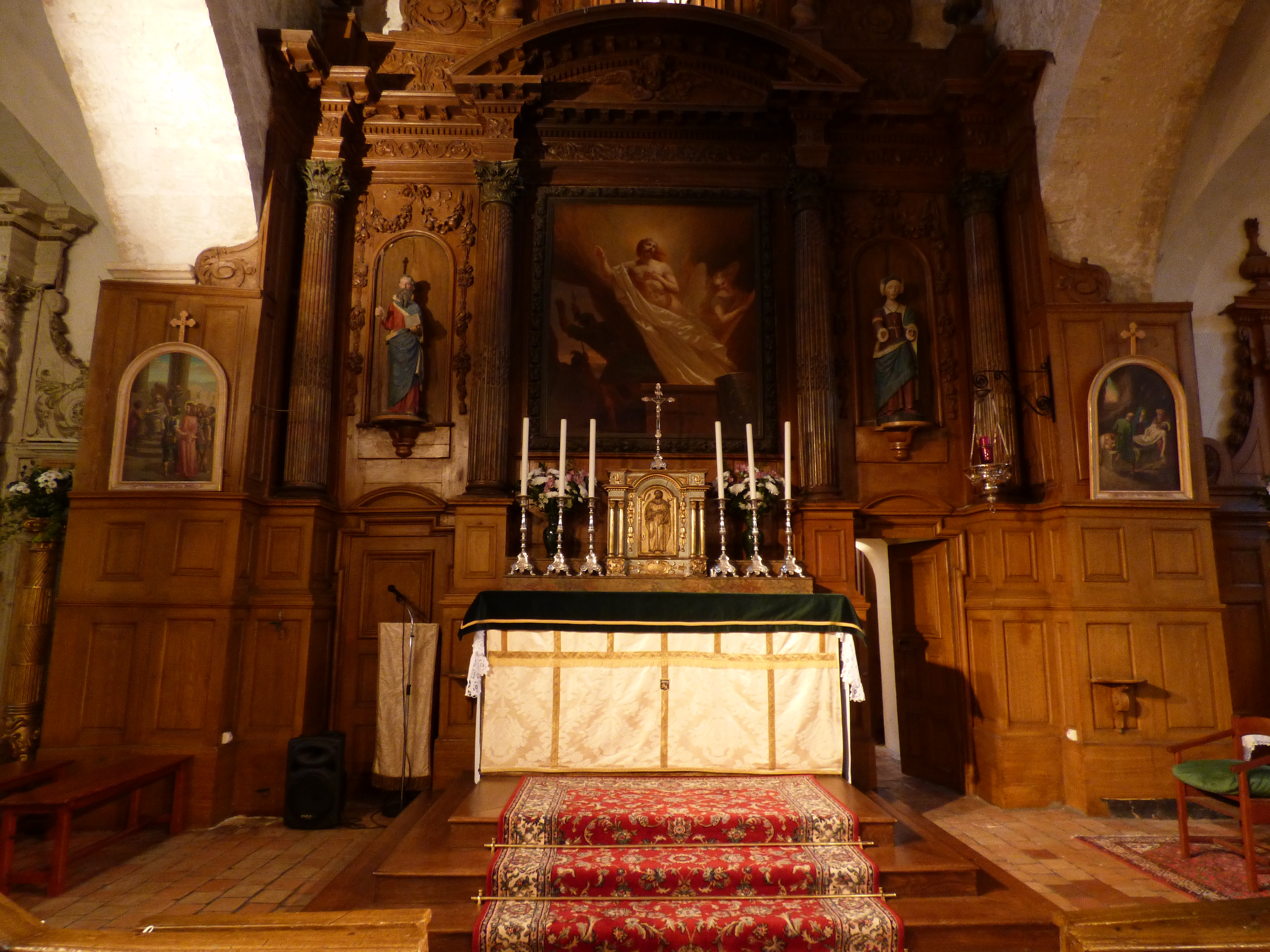 Le maître-autel de l'église